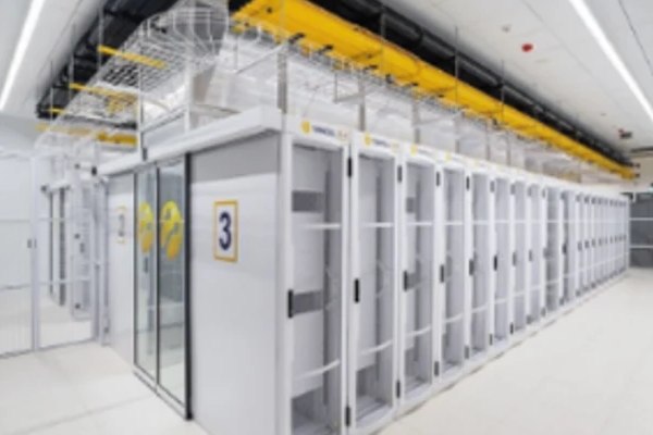 Turkcell veri merkezinde kabin koridoru